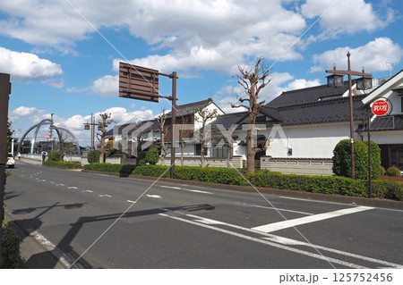 旧日光街道沿いの蔵造りの建物【埼玉県春日部市】 125752456