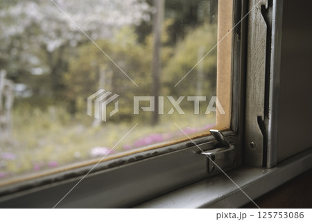 小湊鐵道　キハ200型の車内 125753086