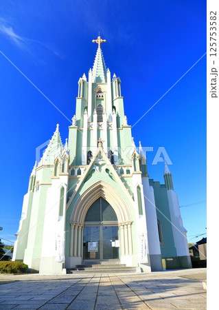 【長崎県】快晴の平戸ザビエル記念教会 125753582