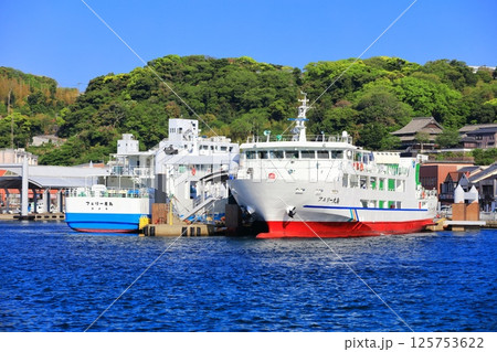 【長崎県】快晴の平戸港 125753622