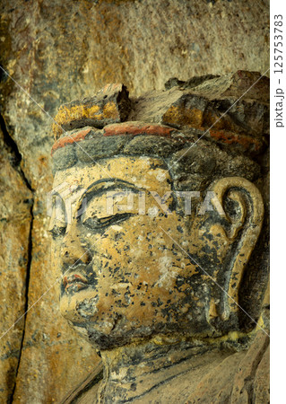 臼杵石仏の大日如来像 125753783