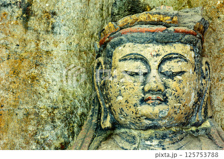 臼杵石仏の大日如来像 125753788