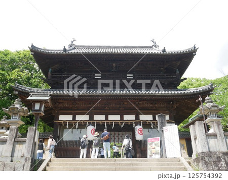 金毘羅宮の大門（香川：琴平） 125754392