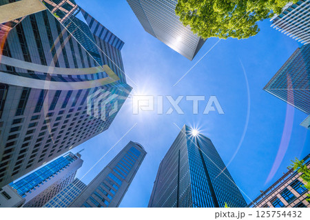 日本の東京都市景観5月。アーバンネット大手町ビルなど大手町のビジネス街などを望む 125754432