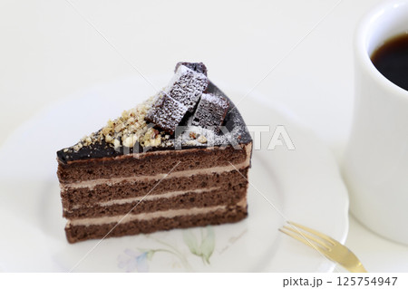 チョコレートケーキで休憩 チョコレートケーキで休憩 125754947