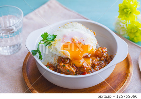さばカレー 半熟卵のせ さばカレー 半熟卵のせ 125755060