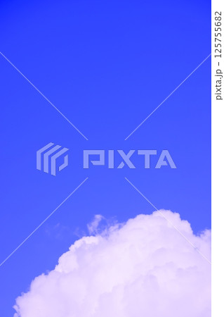 雲のある青空(壁紙素材) 雲のある青空(壁紙素材) 125755682