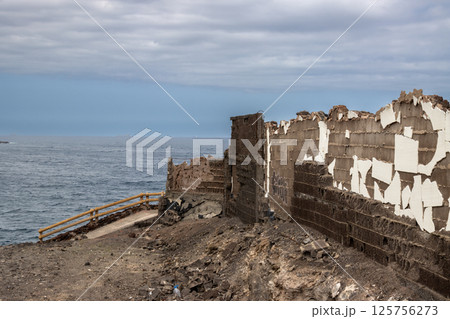 Atlantic ocen and abandoned ruin, Gran Canaria, Spain Atlantic ocen and abandoned ruin, Gran Canaria, Spain 125756273