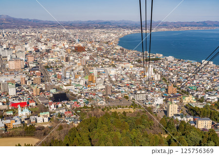 函館山ロープウェイから見る快晴の函館風景 函館山ロープウェイから見る快晴の函館風景 125756369