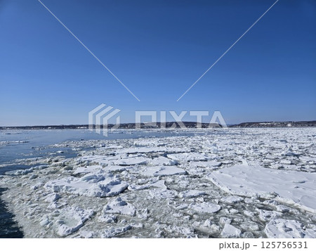 冬の北海道　網走　流氷クルーズ 125756531