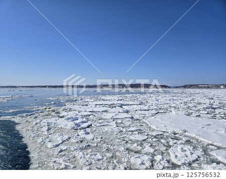 冬の北海道　網走　流氷クルーズ 125756532