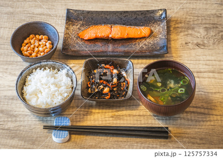 【和食】和風の朝食 【和食】和風の朝食 125757334