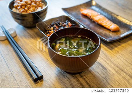 【和食】和風の朝食 125757340