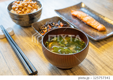 【和食】和風の朝食 125757341