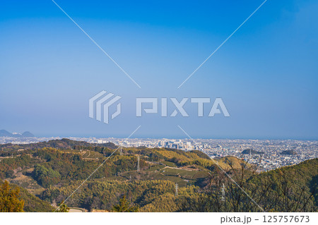 島田市の八幡パノラマ台から見た島田市の街並みと風景(静岡県) 島田市の八幡パノラマ台から見た島田市の街並みと風景(静岡県) 125757673