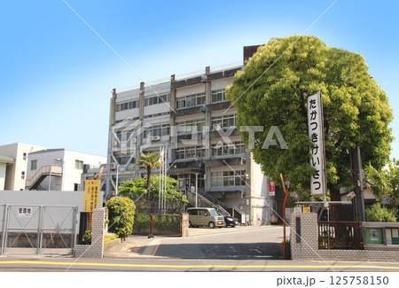 大阪府警高槻警察署の建物外観 125758150