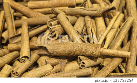 Cinnamon sticks are on the counter in the supermarket. Prepared for sale. Cinnamon sticks are on the counter in the supermarket. Prepared for sale. 125758254