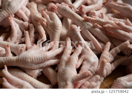 Raw chicken feet for cooking purpose Raw chicken feet for cooking purpose 125759042