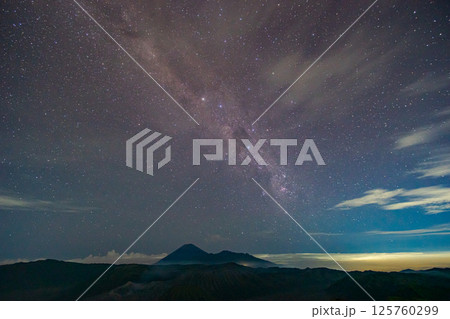 Time lapse The Milky Way above Volcano Bromo is beautifully clustered. 125760299