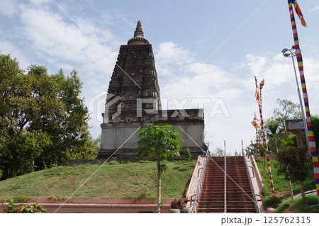 インド　仏教四大聖地　世界遺産ブッダガヤの大菩提寺 125762315