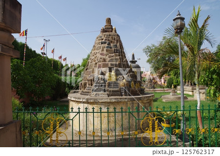 インド　仏教四大聖地　世界遺産ブッダガヤの大菩提寺 125762317