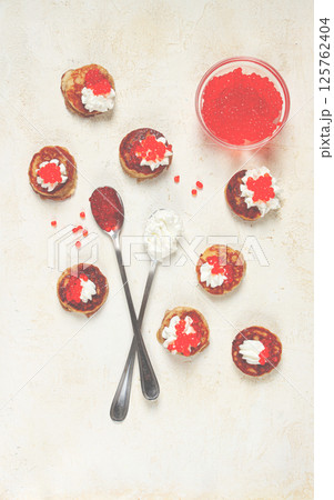 Demidoff pancakes, mini pancakes, with sour cream and red caviar, crepes. homemade, no people, 125762404