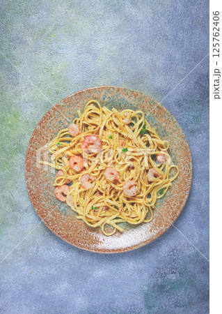 spaghetti with shrimp, in cream sauce, top view, no people, spaghetti with shrimp, in cream sauce, top view, no people, 125762406