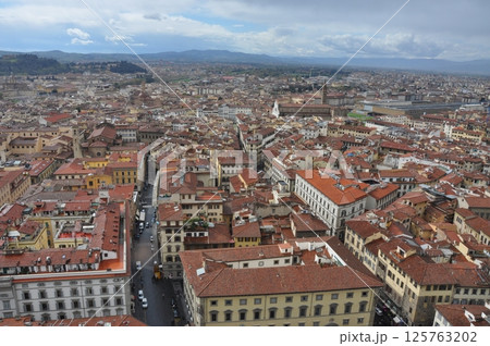 イタリア フィレンチェ ジョットの鐘楼から北西のフィレンチェ市街地を俯瞰する イタリア フィレンチェ ジョットの鐘楼から北西のフィレンチェ市街地を俯瞰する 125763202