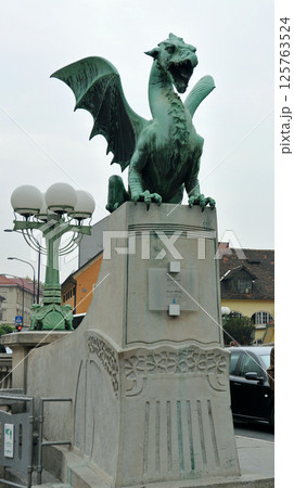 中欧　スロベニア　首都　リュブリャナ　ドラゴンブリッジ　龍の橋 125763524