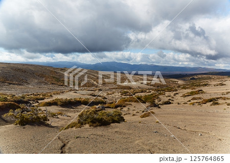 Barren mountain landscape in Tongariro National Park, New Zealand 125764865