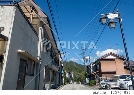 群馬県　沢渡温泉の温泉街 125764955