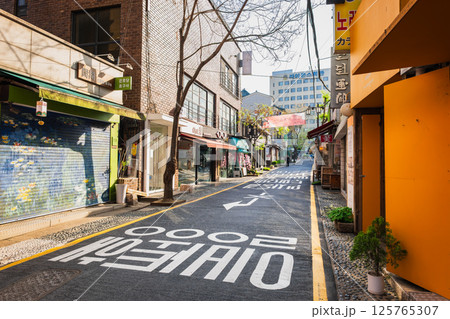 ソウル　朝の仁寺洞（インサドン） 125765307