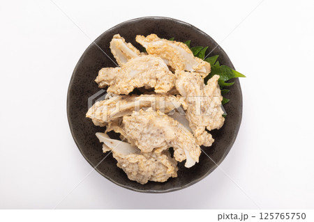 魚肉付き　やげん軟骨揚げ 125765750
