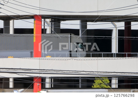 物流センターとトラック 125766298