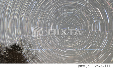北極星と北の空の星の動き 125767111