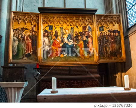 ケルン大聖堂 市の守護聖人の祭壇画 ケルン大聖堂 市の守護聖人の祭壇画 125767320
