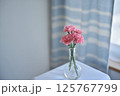 花瓶の花　カーネーション 125767799