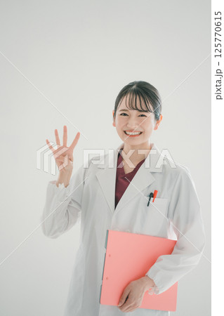 女性医師 4 女性医師 4 125770615