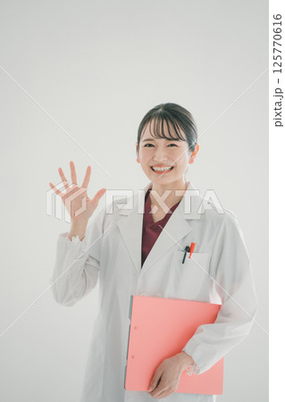 女性医師　5 125770616