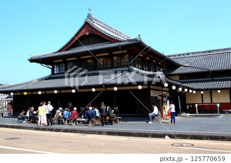 熊本県山鹿市　豊前街道の風情あるレトロな町並み 125770659