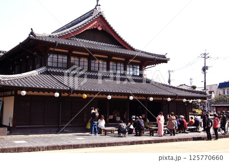 熊本県山鹿市　豊前街道の風情あるレトロな町並み 125770660