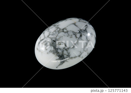 ハウライト 自然が描く模様 125771143