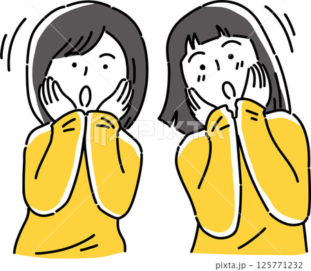 可愛く驚く2人の女性 可愛く驚く2人の女性 125771232