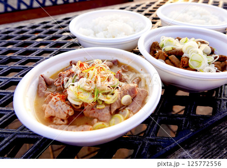 上州名物 もつ煮 もつ焼き ライス付き B級グルメ 125772556