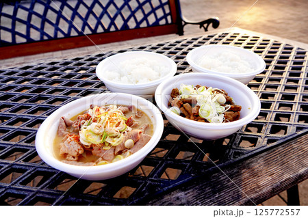上州名物 もつ煮 もつ焼き ライス付き B級グルメ 125772557