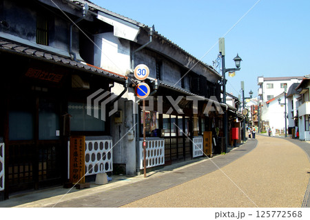 熊本県山鹿市 豊前街道の風情あるレトロな町並み 熊本県山鹿市 豊前街道の風情あるレトロな町並み 125772568
