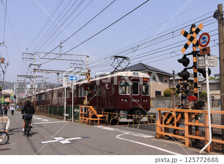 阪急宝塚線　石橋阪大前駅付近を走る6000系電車 125772688