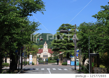 西宮市 学園花通りから見た関西学院大学 西宮市 学園花通りから見た関西学院大学 125772693