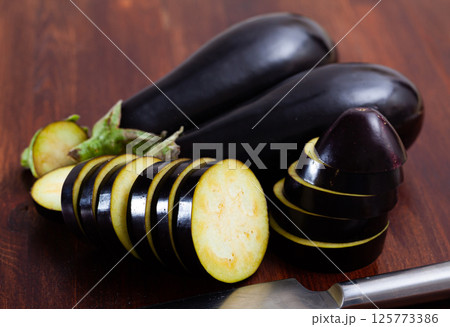 Sliced fresh aubergines 125773386