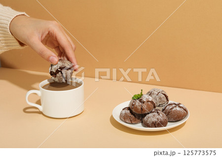Delicious crinkle cookies in a plate, on a light background. 125773575